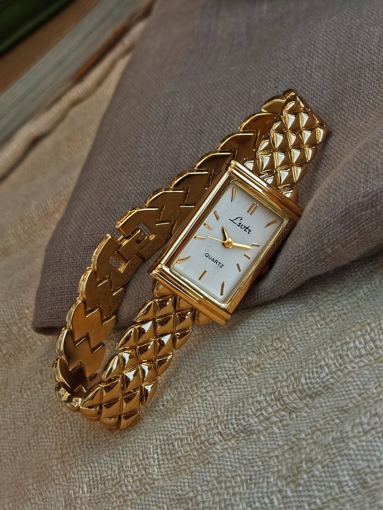 1 New Gold-Colored French High - Luxury Lifestyle Gifts recensione e prezzo