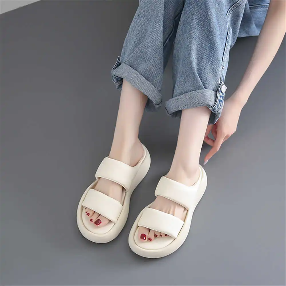 Size 39 Strips Summer Shoes Sa - Luxury Lifestyle Resorts recensione e prezzo
